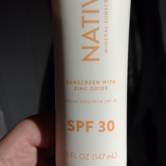 NATIVE SPF SUNSCREEN LOTION - Picture 2 of 6